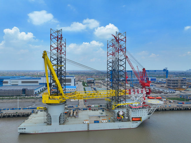 Pušten u rad 3.000 tona težak brod za instalaciju vetroelektrane, prvi na svetu