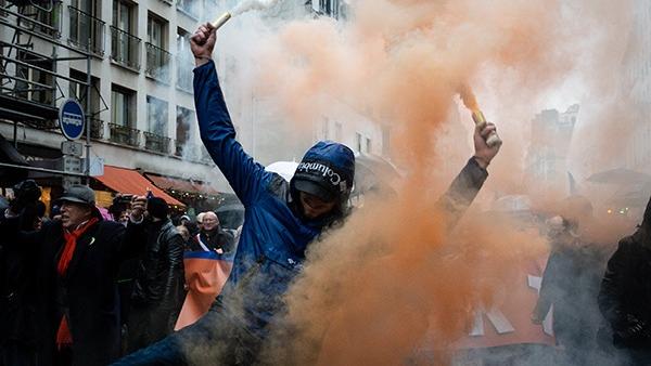 مردم فرانسه در پاریس و «مولوز» علیه «ماکرون» تظاهرات کردندا