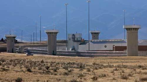 АНУ Гуантанамогийн шоронг ашигласаар байна хэмээн шүүмжлэв
