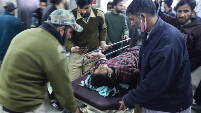 در یک حمله با نارنجک در کشمیر یک نفر کشته و ده‌ها تن دیگر زخمی شدند