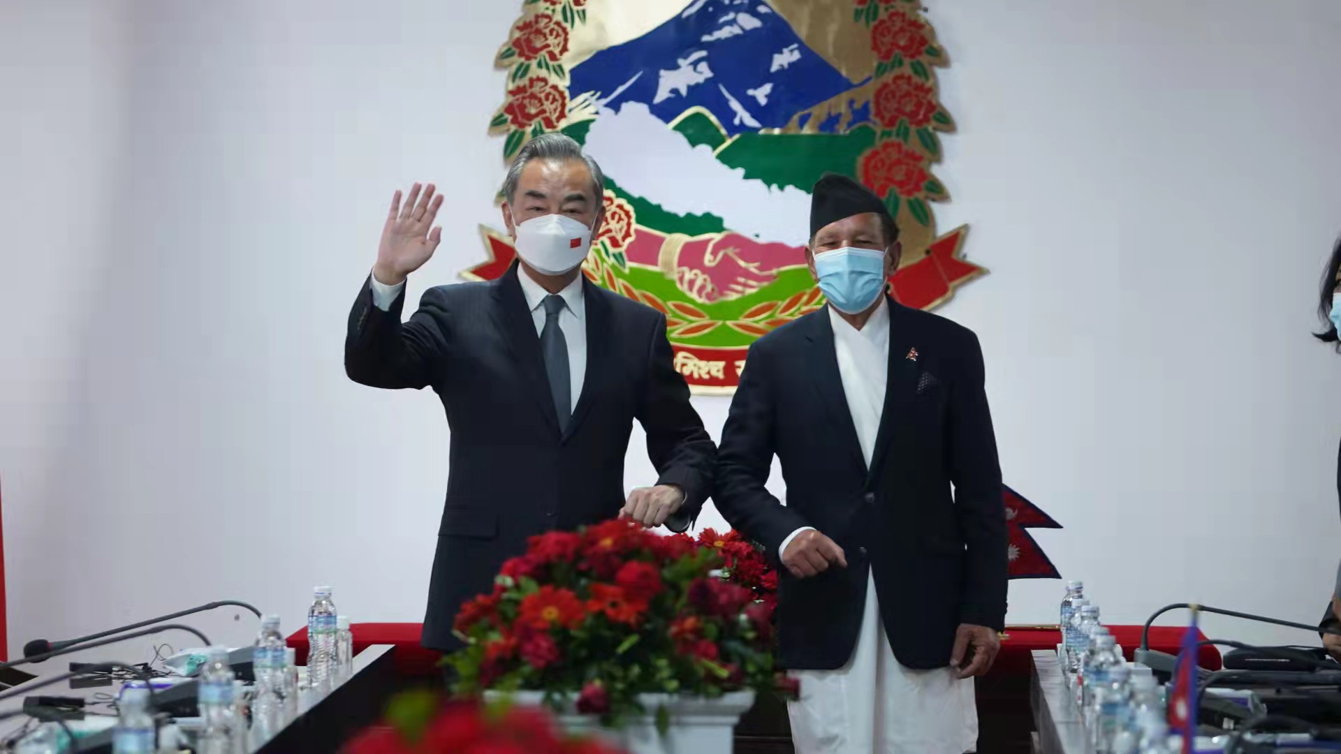 चीन र नेपालका परराष्ट्रमन्त्रीबीच भेटवार्ता