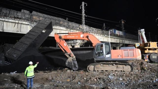 Тяньжинь хотод нүүрс ачсан галт тэрэг осолдов