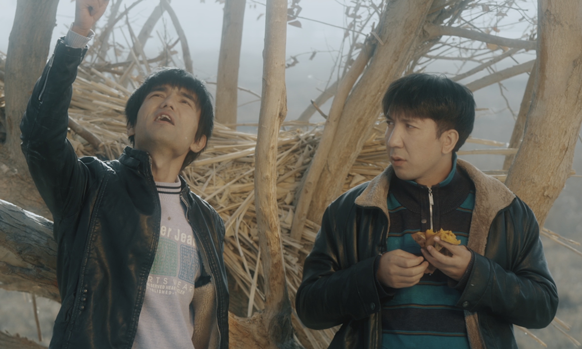 نمایش کمدی شین‌جیانگ روایت‌های مربوط به فقرزدایی را به شکل طنز بیان می کند
