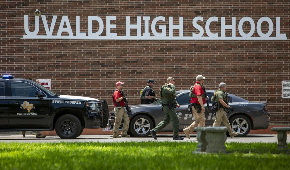 21 نفر از جمله 18 دانش‌آموز در تیراندازی در تگزاس آمریکا کشته شدندا