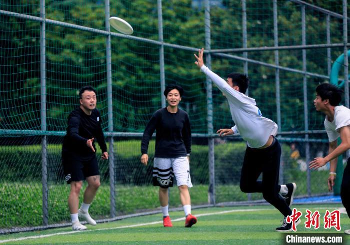 Frisbee Kian Popular di China