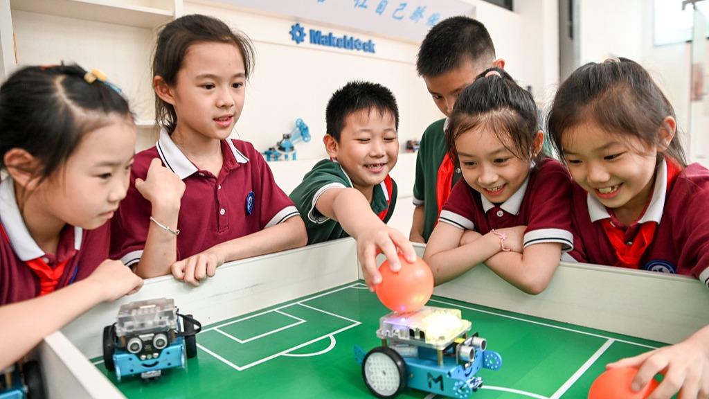 آموزش ساخت ربات به کودکان در جهت افزایش توانایی نوآوری آنان