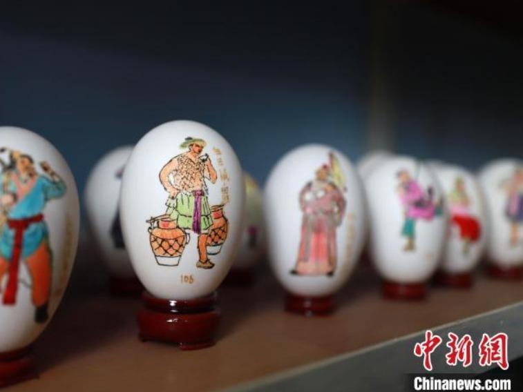 「卵彫刻」を続けて20年の70代男性　河北省肥郷
