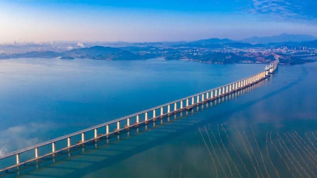 Хятадын анхны далай дамнасан хурдны төмөр зам
