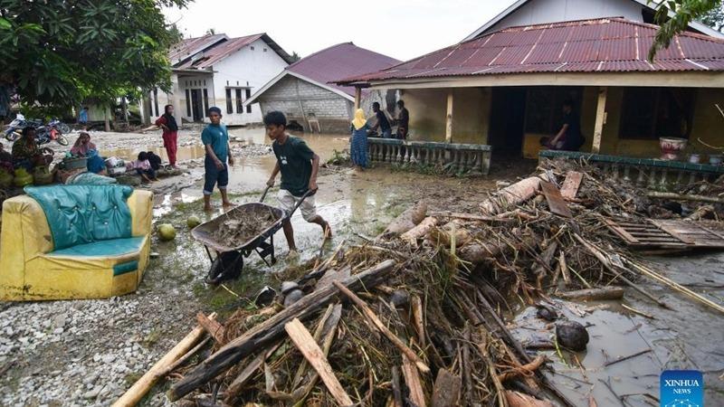در سیل ناگهانی سولاوسی مرکز اندونزی، 3 نفر کشته و 4 نفر ناپدید شدند