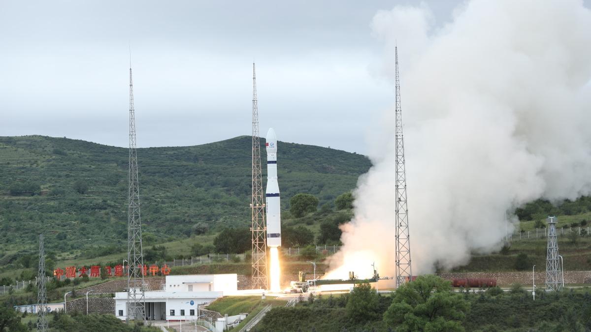 چین 16 ماهواره دیگر را با یک موشک پرتاب کردا