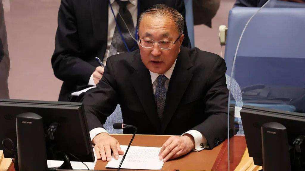 نماینده دائمی چین در سازمان ملل: باید دارایی‌های افغانستان که به طور غیرقانونی مسدود شده، آزاد شوندا