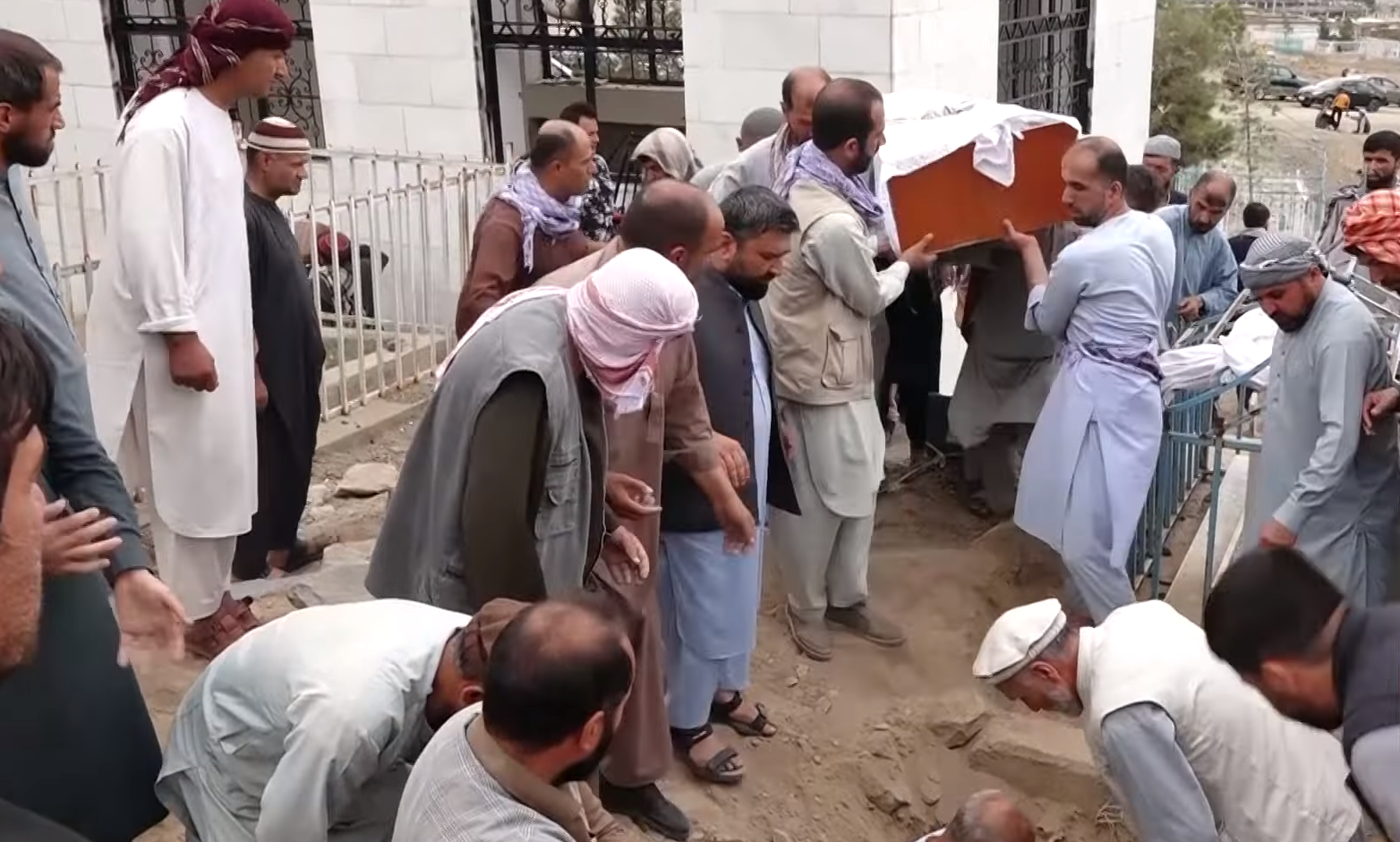 ۲۱ کشته و 33 زخمی در انفجار مسجدی در شمال کابلا