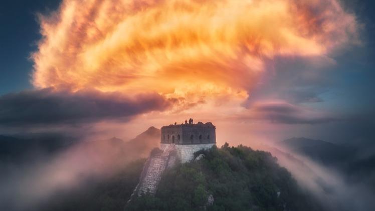 زیباییِ مضاعف دیوار بزرگ چین زیر تابش خورشید سرخا