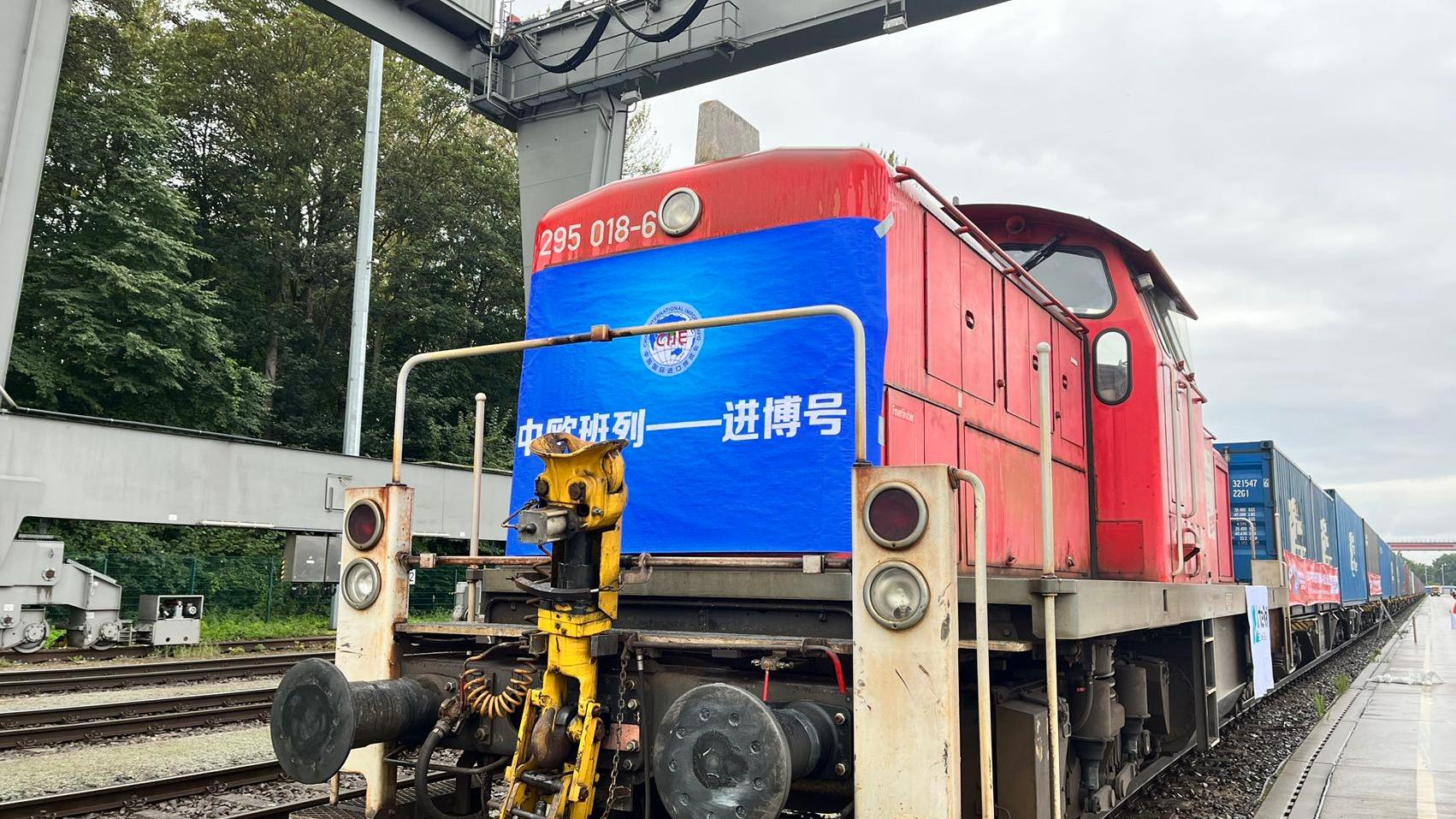 China-Europa-Güterzug befördert Exponate für Shanghaier Importmesse