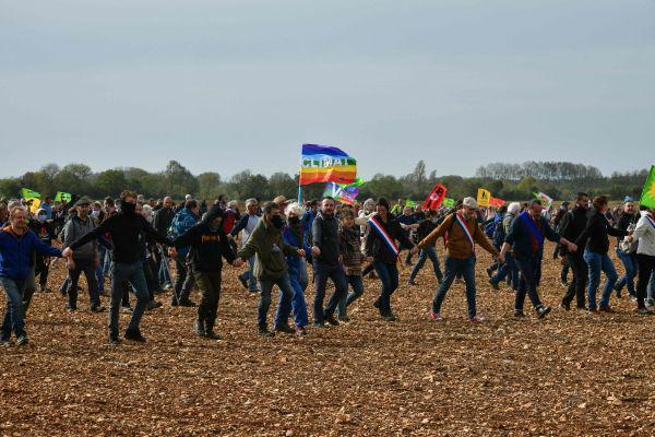 درگیری پلیس و هزاران معترض فرانسوی بر سر طرح‌های کشاورزیا