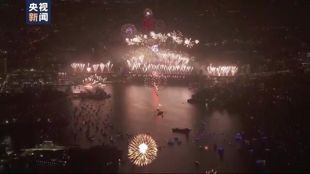 Светът посрещна с празненства 2023 г.