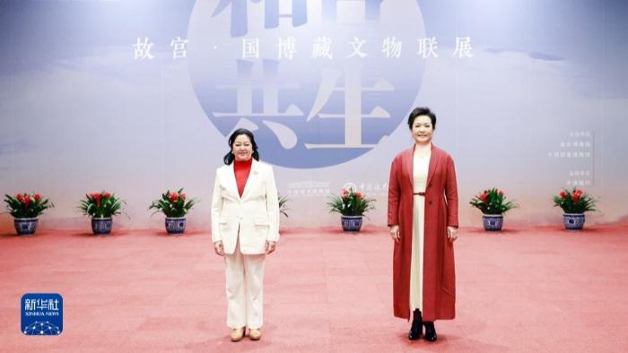 بازدید پنگ لی یوان و همسر رئیس جمهور فیلیپین از موزه ملی چینا