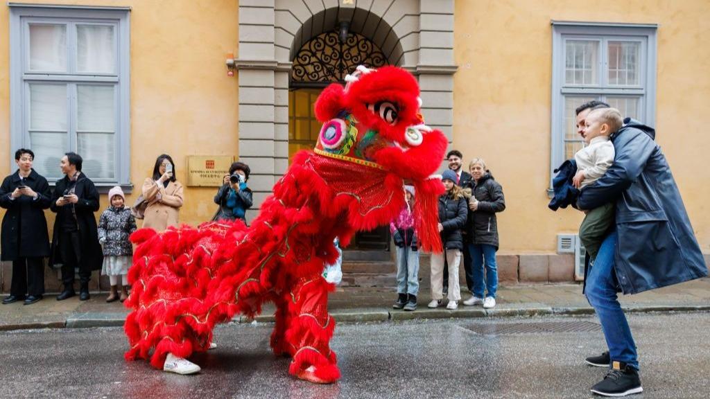 برگزاری بزم شادی در سوئد در آستانه سال نوی چینی + تصاویرا