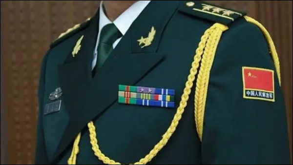 สี จิ้นผิงลงนามคำสั่งประธานคณะกรรมการธิการทหารส่วนกลาง แถลง “กฎเกณฑ์บริหารริบบิ้นเครื่องหมายรางวัลของกองทัพ”