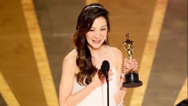 میشل یئو، بازیگر آسیایی در جوایز اسکار تاریخ‌ساز شدا