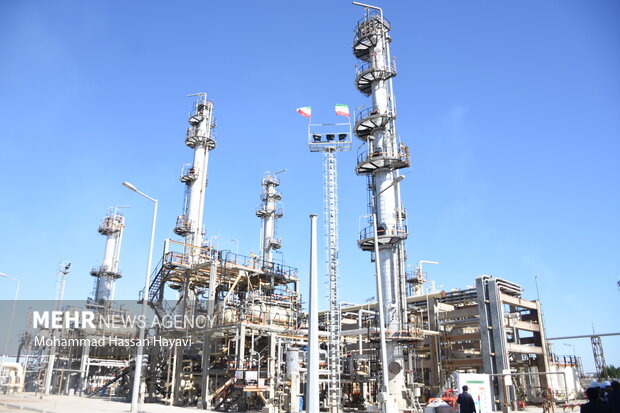وزیر نفت ایران: ایران در ساخت پالایشگاه‌های نفت و گاز به خودکفایی رسیده استا
