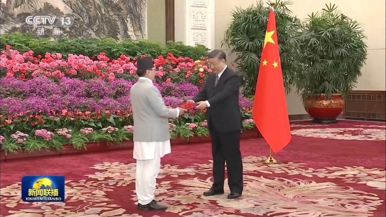 चीनका लागि नेपाली राजदूत श्रेष्ठद्वारा चिनियाँ राष्ट्राध्यक्ष सी चिनफिङ समक्ष ओहदाको प्रमाणपत्र पेश