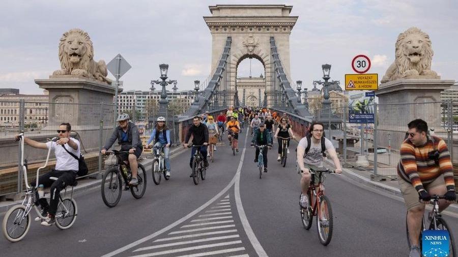 رژه دوچرخه در بوداپست مجارستان