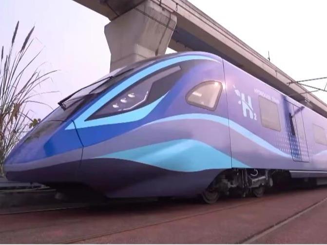 中国初の水素動力列車　上海で公開