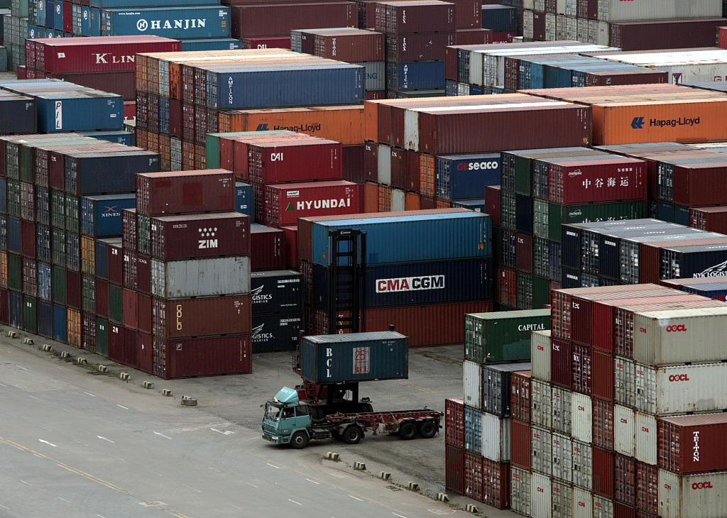 За периода януари-май сключените сделки за аутсорсинг услуги от ...