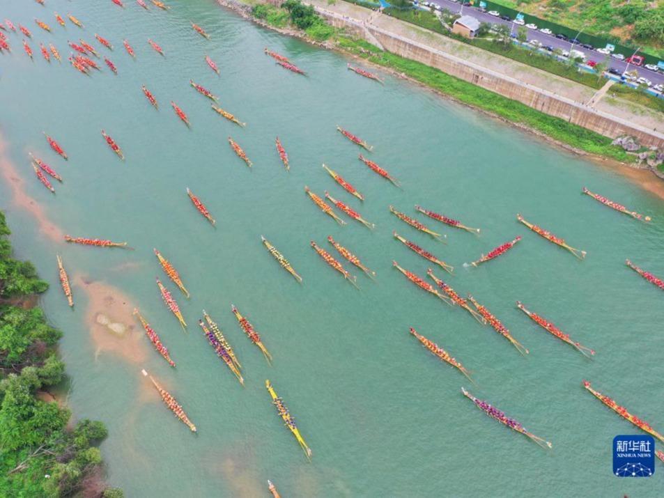 Raikan Hari Raya Duanwu dengan Perlumbaan Perahu Naga