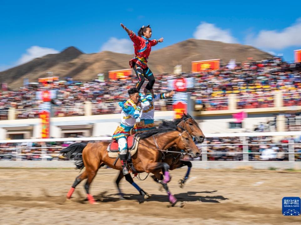Perlumbaan kuda di Shigatse, Tibet