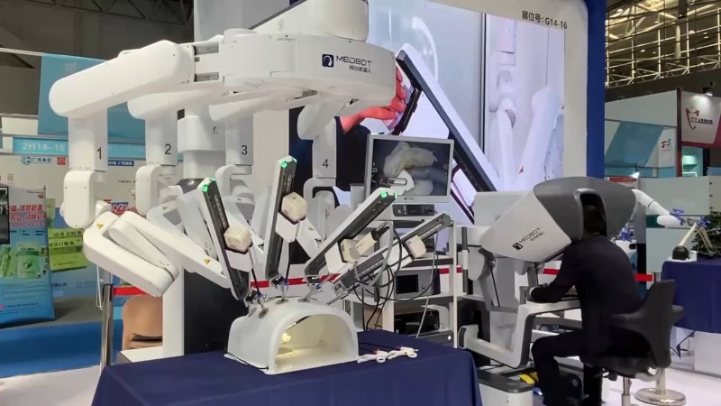 رونمایی ربات‌ هوشمند جراح در نمایشگاه تجاریا