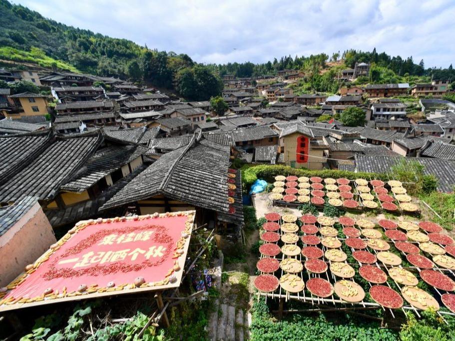 Pesta Jemur Hasil Tanaman di Kampung Kuno