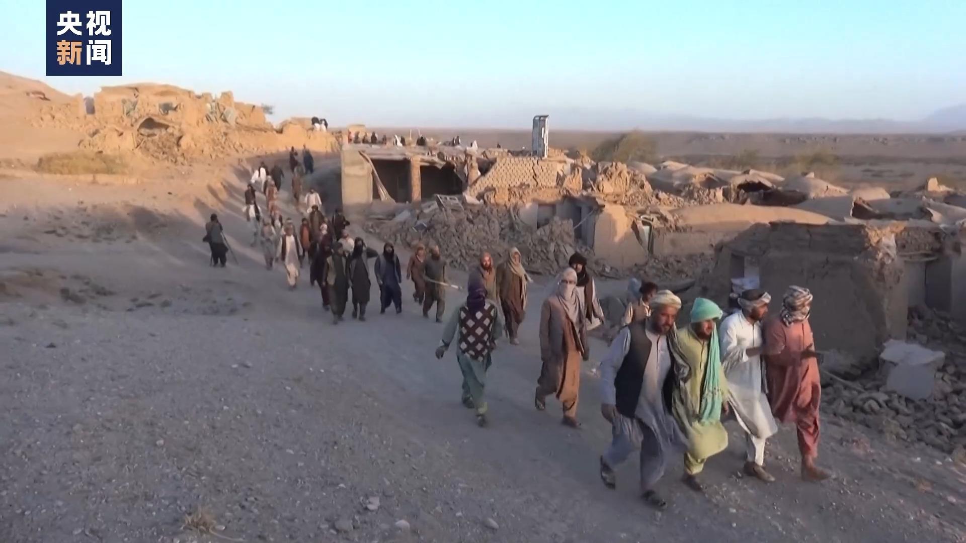 زمین لرزه های متعدد در شمال غرب افغانستان بیش از 120 کشته برجای گذاشتا