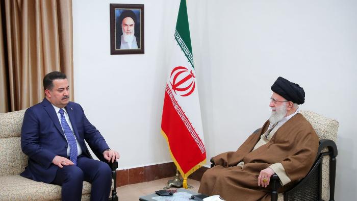 خامنه ای: عراق می‌تواند در فشار دنیای عرب علیه آمریکا و  اسرائیل، نقش ویژه داشته باشدا
