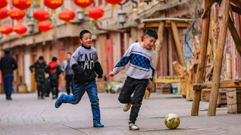 شین جیانگ غرق در شور و نشاط عید بهار + تصاویر
