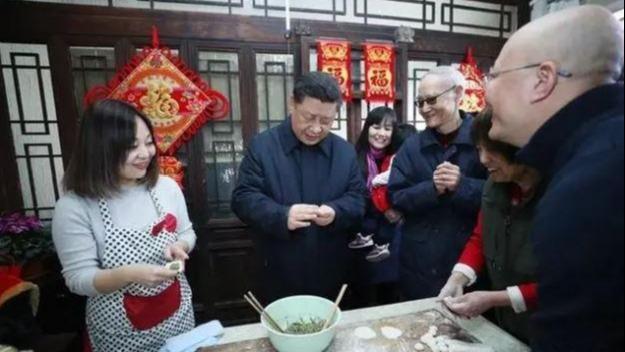 لذت بردن از غذاهای ویژه سال نو چینی همراه شی جین پینگا