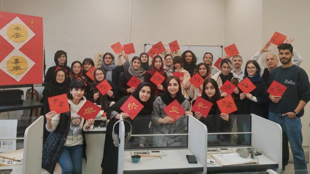 دانشجویان ایرانی از انگیزه های خود برای  تحصیل رشته زبان چینی می گویندا