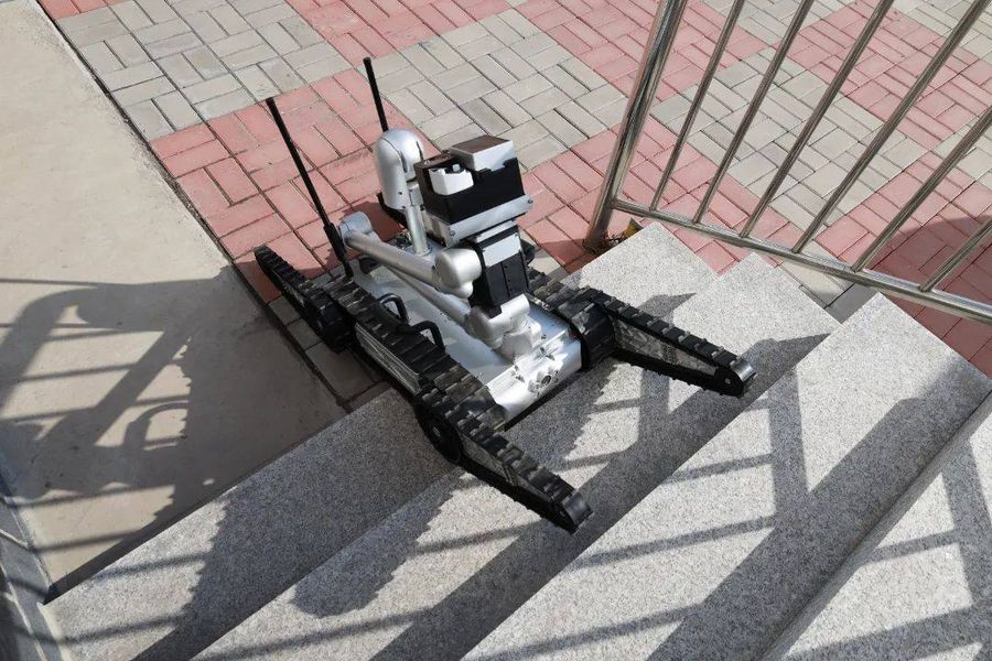 ربات بازرسی تأسیسات برقی در «تیان جین»