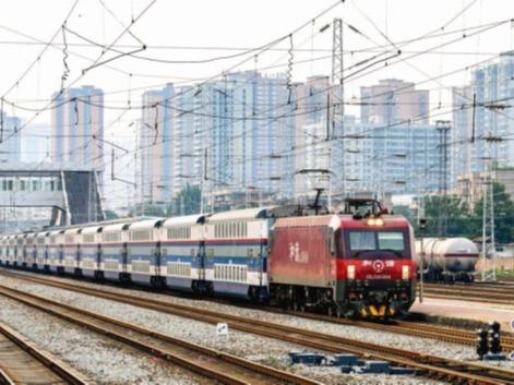 中国で2階建て列車が期間限定復活
