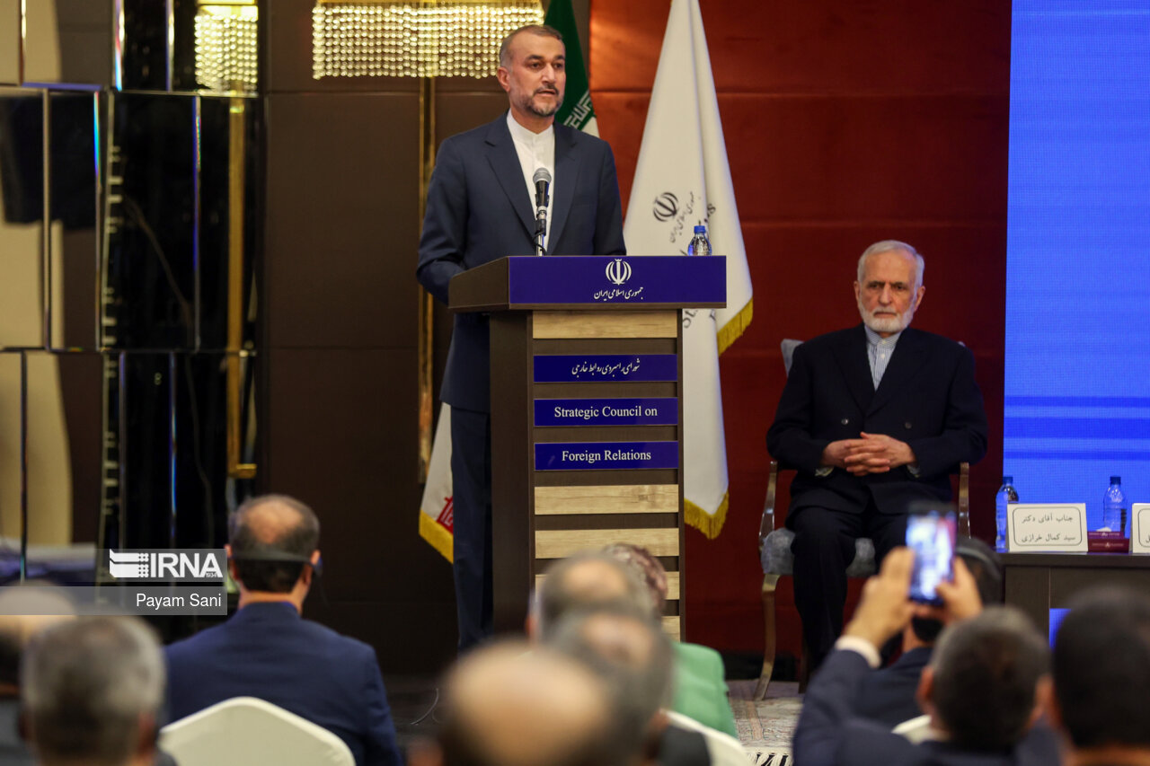 وزیر خارجه ایران : نیازمند تداوم گفت وگوهای منطقه‌ای هستیما