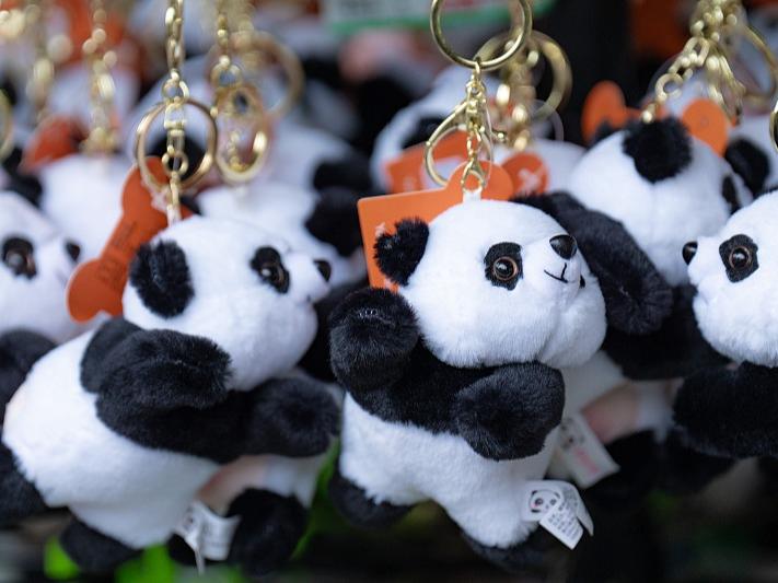 Cenderamata Berunsur Panda Digemari Pengunjung di Zoo Chongqing
