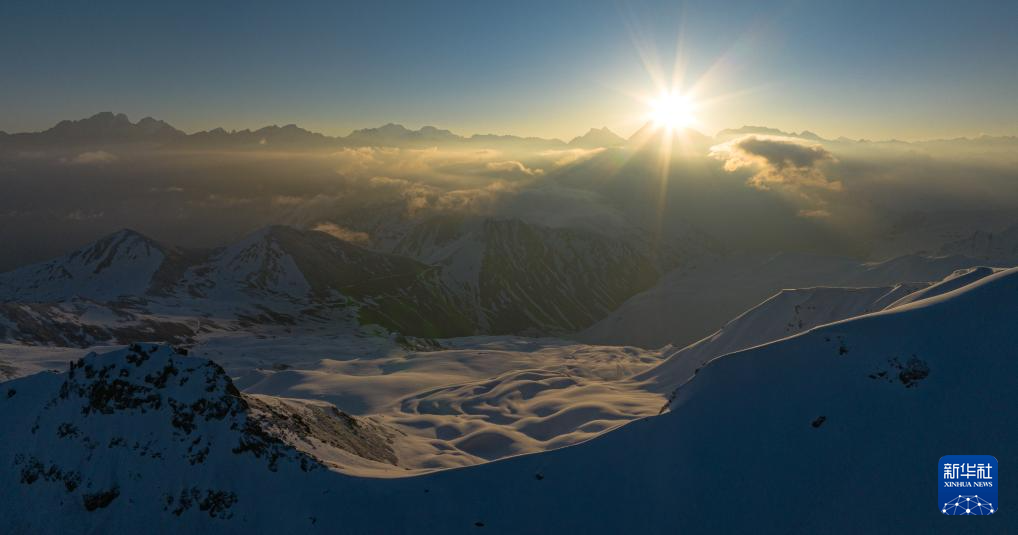 “Gunung Emas”, Himalaya yang Bermandikan Sinar Matahari