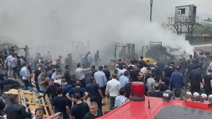 ۵۰ مصدوم در آتش سوزی یک کارخانه لاستیک سازی در استان تهرانا