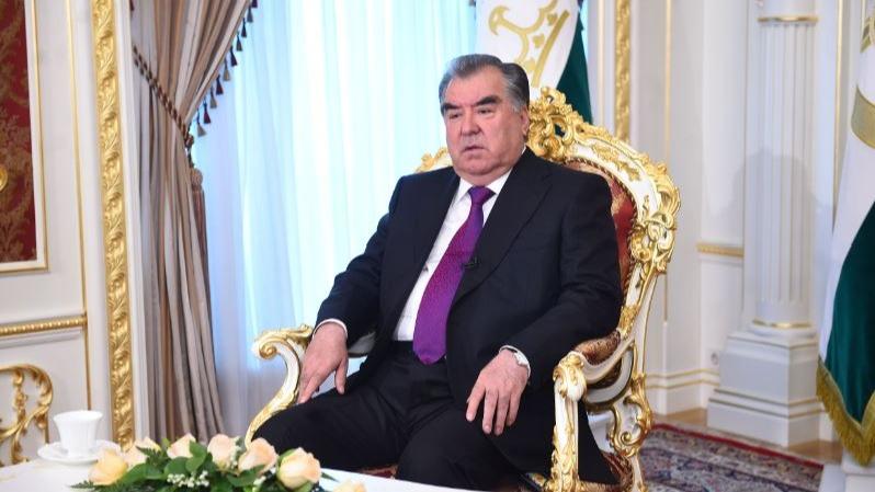 رئیس جمهور تاجیکستان : روابط تاجیکستان و چین وارد مرحله تاریخی جدیدی شده و چشم اندازهای جدیدی را برای همکاری های گسترده گشوده است