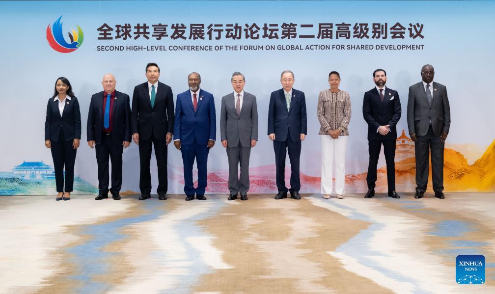 وانگ یی: چین آماده تقویت توسعه مشترک جهانی استا