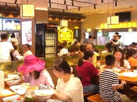 夏の観光シーズン 北京名物の「豆汁」と北京ダックの販売が急増