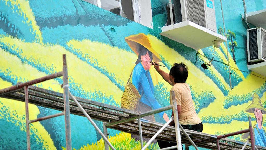 Corakkan Tembok Rumah dengan Lukisan Berunsurkan ‘Teh’