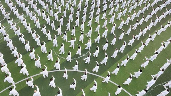 Persembahan Senaman Tai Chi di Jiangsu