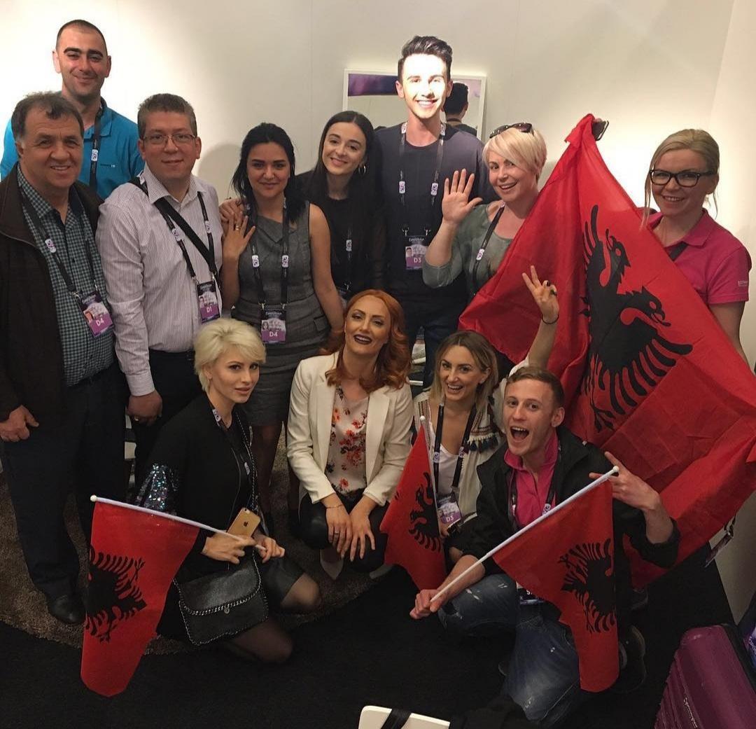 Xhon Jesku me delegacionin e Shqiperise ne Eurovizion (Foto nga Instagrami)